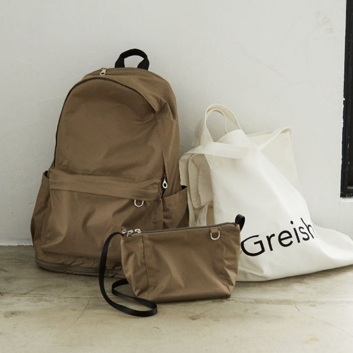 Greish Eco bag (right on photo), specially made for W sac+. Two ways of hand carry and shoulder belt. Drawstring style on top.